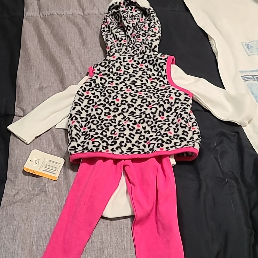 Clothes - Picture 2 of 3